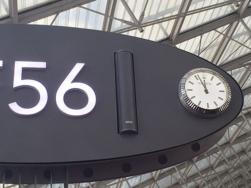 シャルルドゴール空港の時計はロレックス