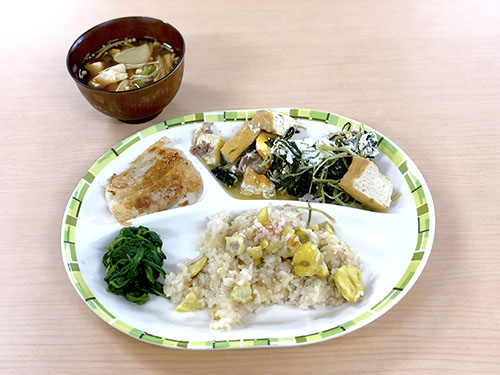 栗おこわと水菜と厚揚げの煮びたし