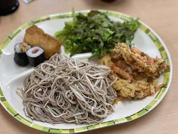 お蕎麦とかき揚げとねぎとろ