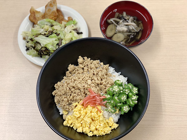 三色丼