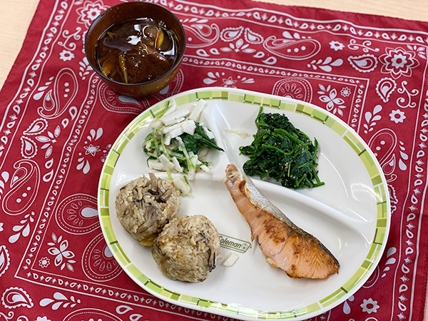 10月26日キノコご飯と鮭