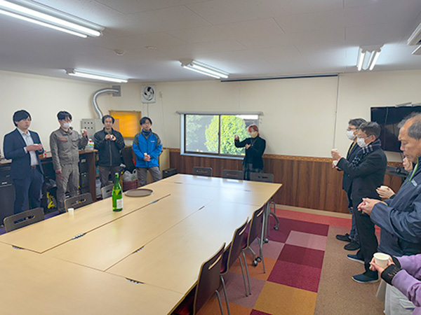 健康と社の発展を願って乾杯